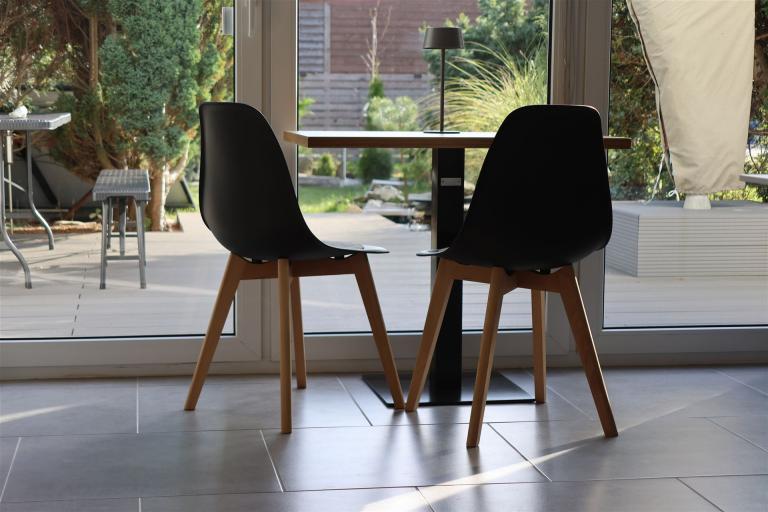 Frühstück-innen-Ferienhaus-Strausberg