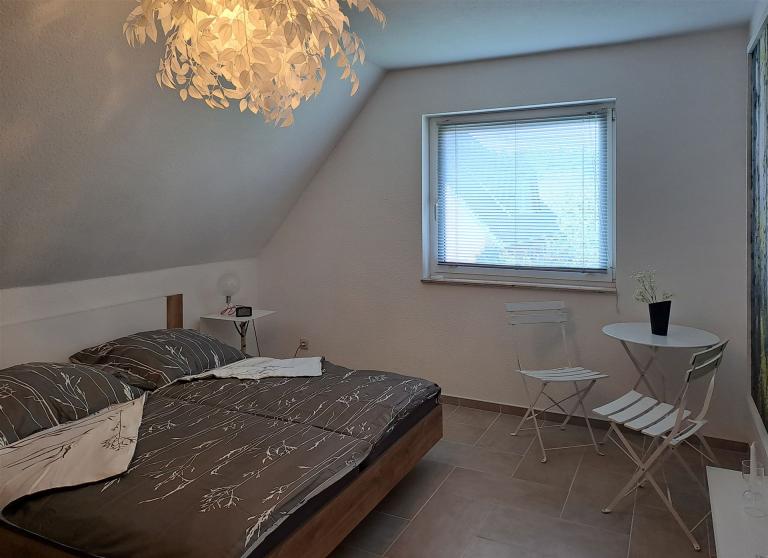 Schlafzimmer-1-Ferienhaus-Strausberg
